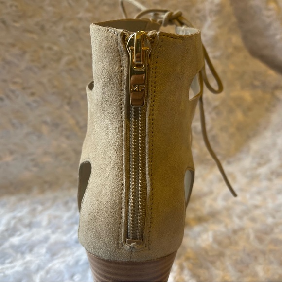 Marc Fisher Paradox Beige Suede Block Heels Sandals Gladiator Lace Up New 11W - Picture 5 of 6